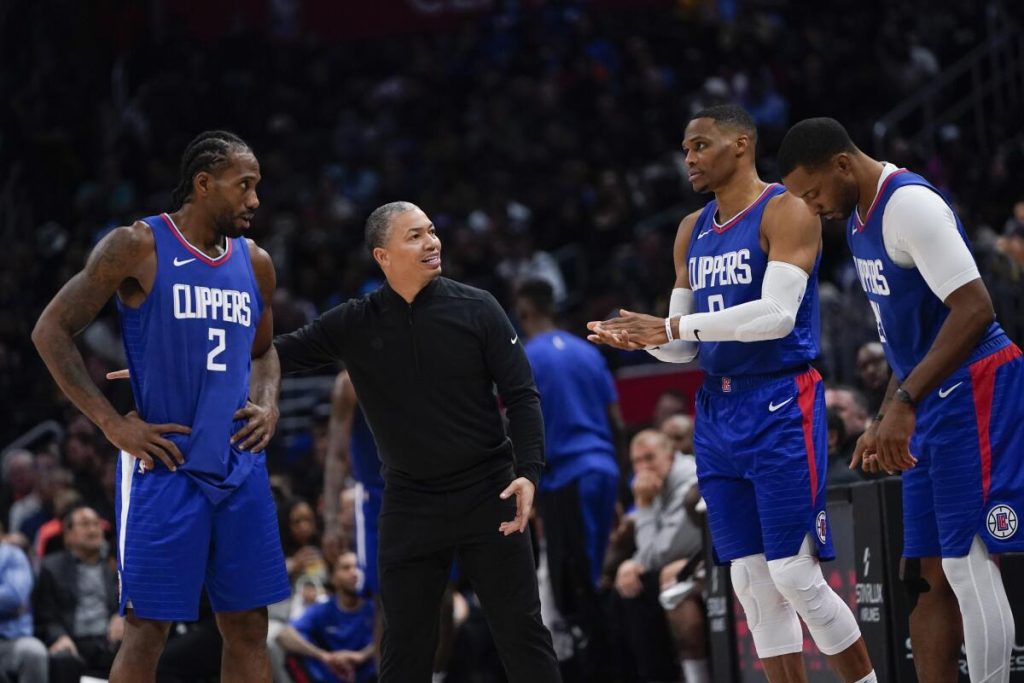 Westbrook gets into altercation with a fan at Clippers-Nuggets game 16