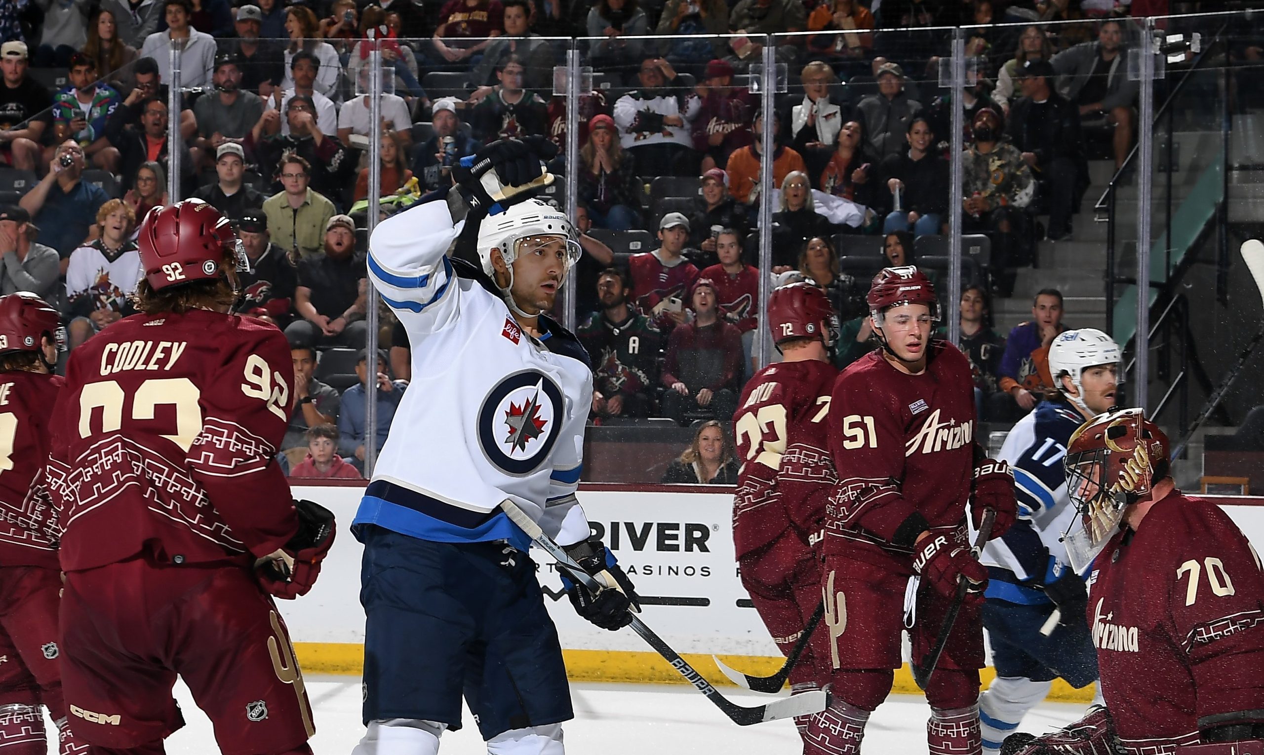 Jets beat Coyotes 5-3 and end 3-game losing streak