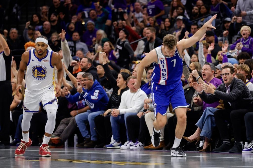 Kings rookie Vezenkov nets 21 straight 3-pointers in training 14