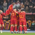 Roma beat 9-man Napoli 2-0 at Stadio Olimpico