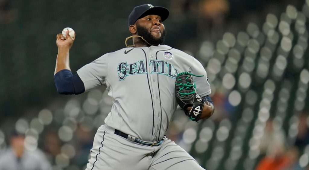 Rangers sign veteran reliever Castillo and 6 others to minor deals 5