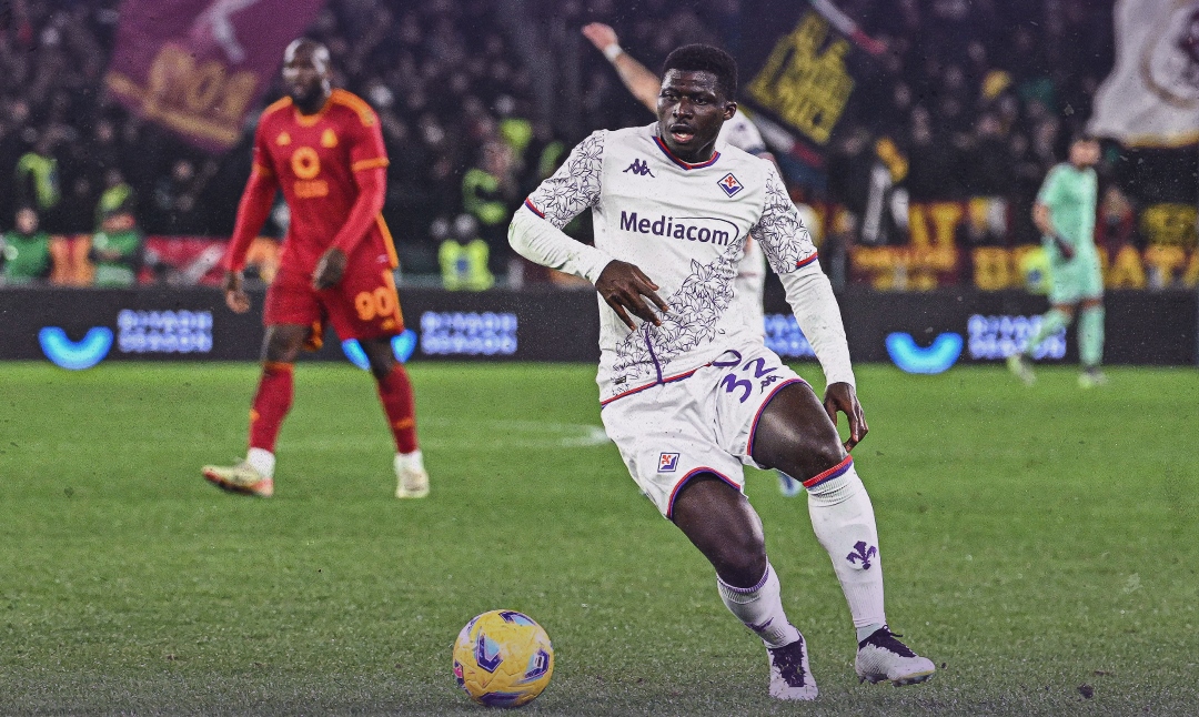 Roma hangs on to a point with 9 men against Fiorentina