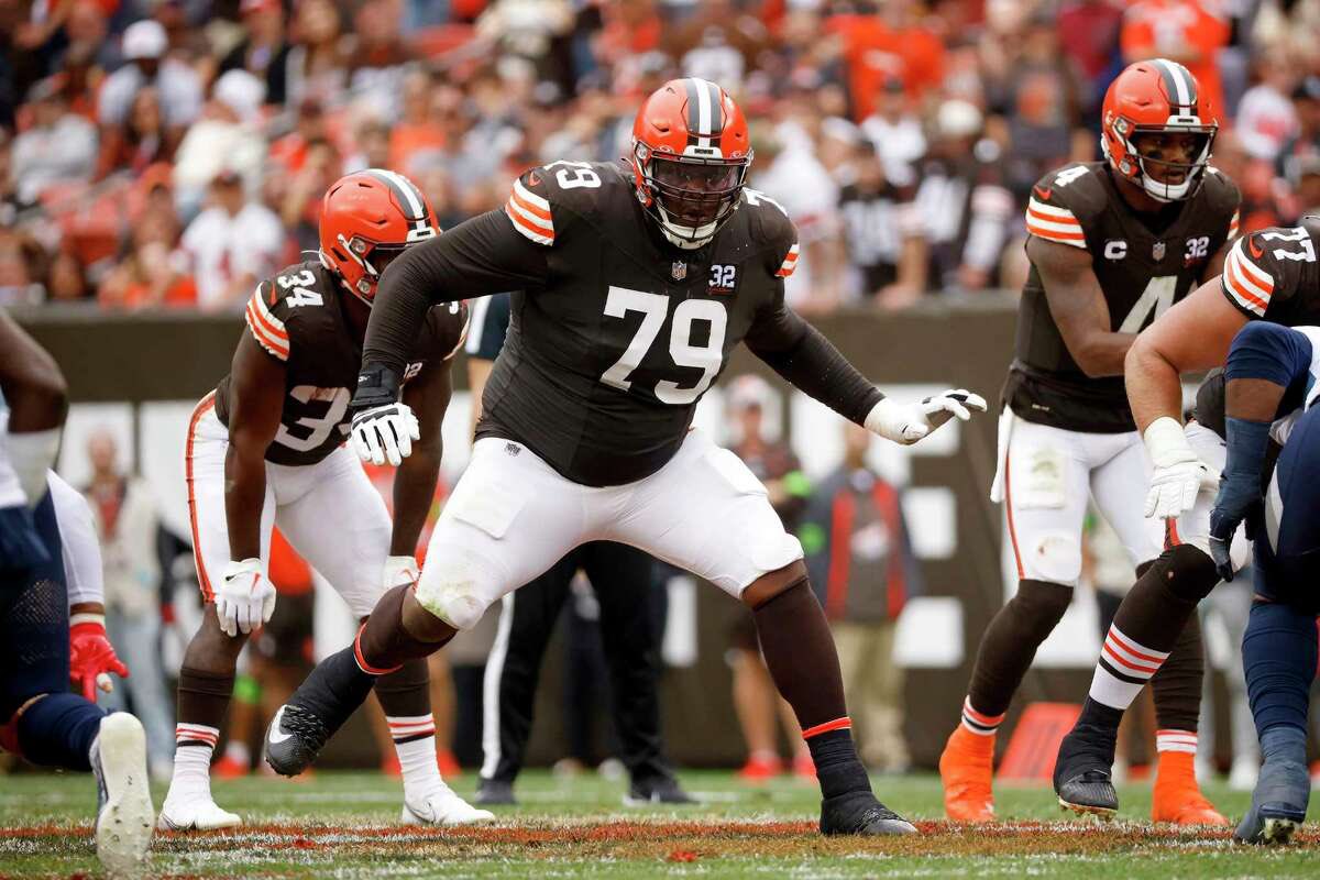 Dawand Jones to miss rest of season with knee injury