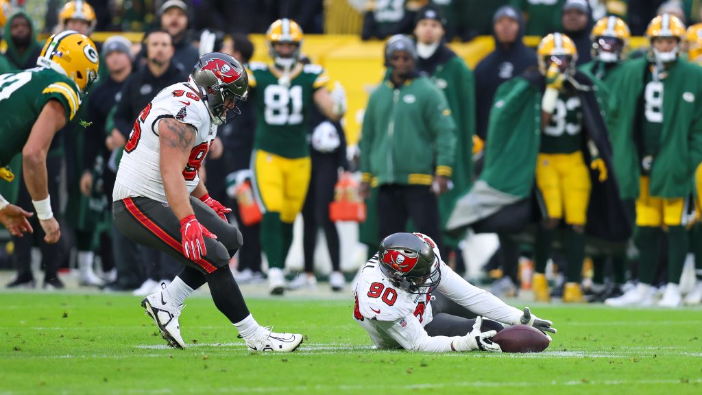 Tampa Bay defeat Green Bay 34-20 to keep pace in NFC South