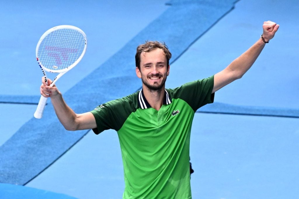 Medvedev digs deep for five-set win over Hurkacz to reach AO semis 3