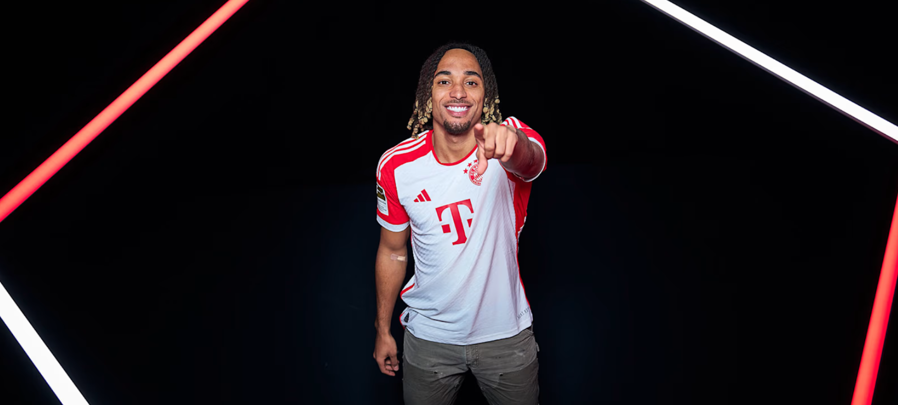 Bayern Munich officially signs 30-million-euros defender