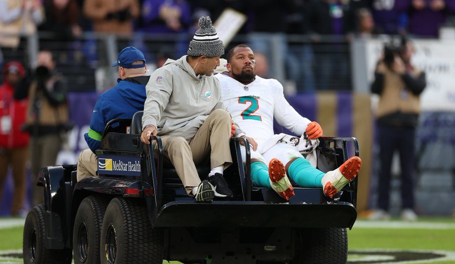 Dolphins lose pass-rusher Chubb to torn ACL 5