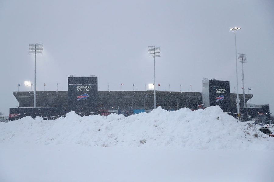 Snowstorm moves Steelers-Bills to Monday