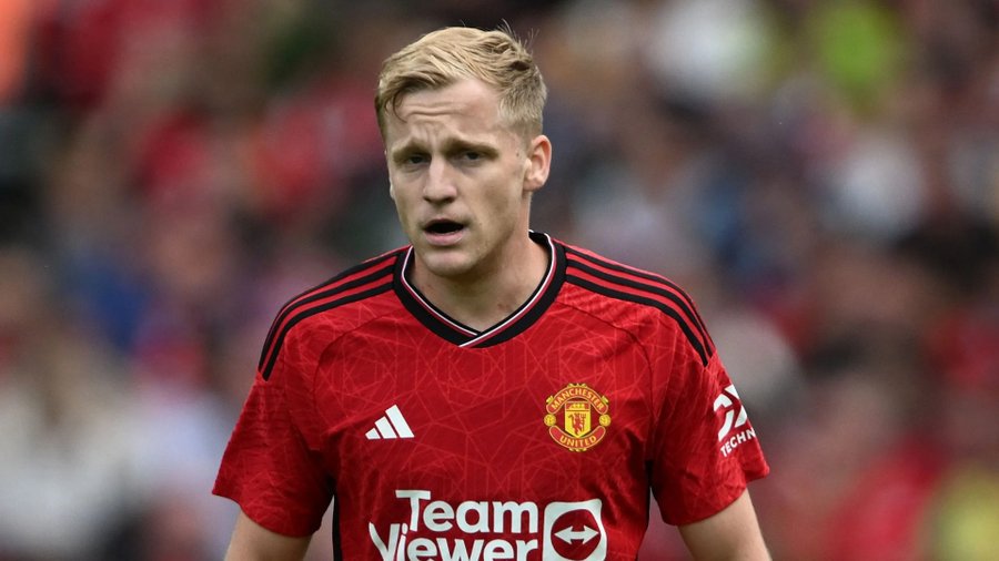 Official: Van de Beek joins Frankfurt on loan