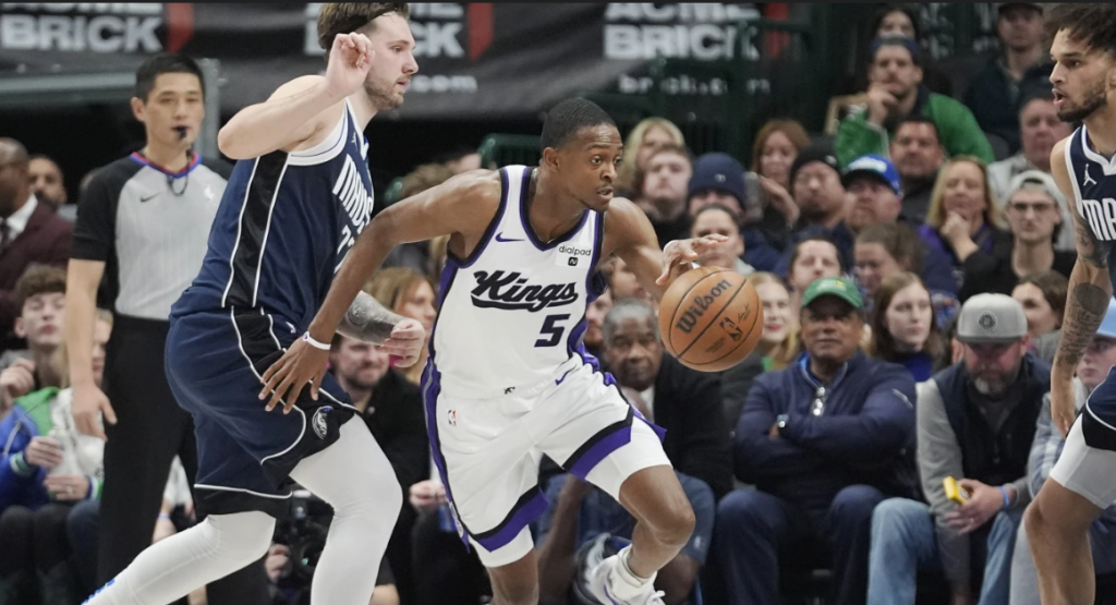 De’Aaron Fox scores 34 as Kings stop Doncic and Mavericks 120-115 12