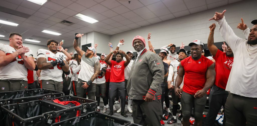 Bucs clinch 3rd consecutive NFC South title with victory 1