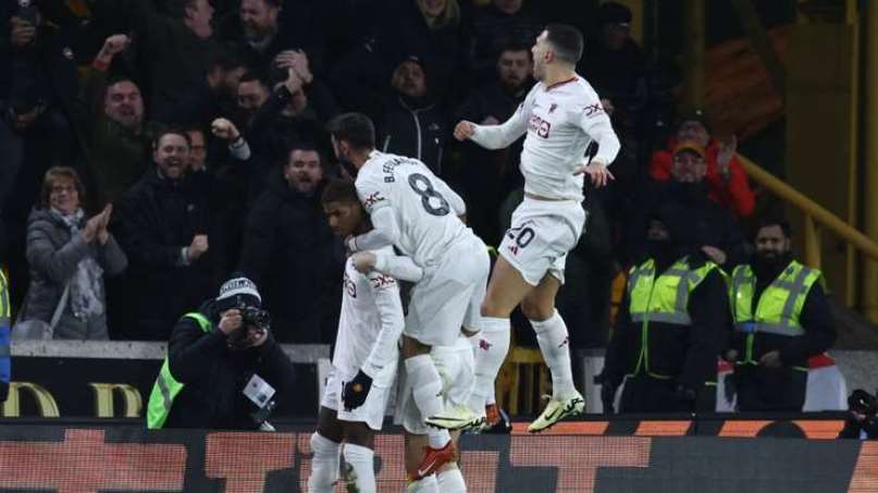 Man United clinch the win in a crazy night at Molineux