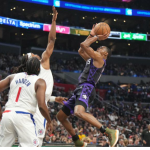 Fox puts Kings on his shoulder for 123-107 win over Clippers