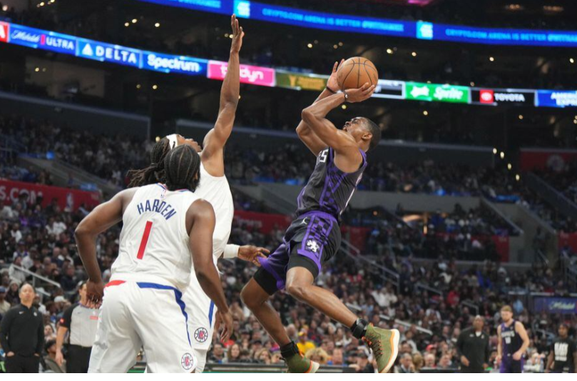 Fox puts Kings on his shoulder for 123-107 win over Clippers