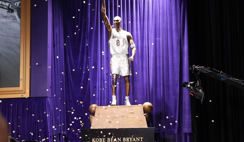 LA Lakers unveil Kobe Bryant statue with an iconic pose