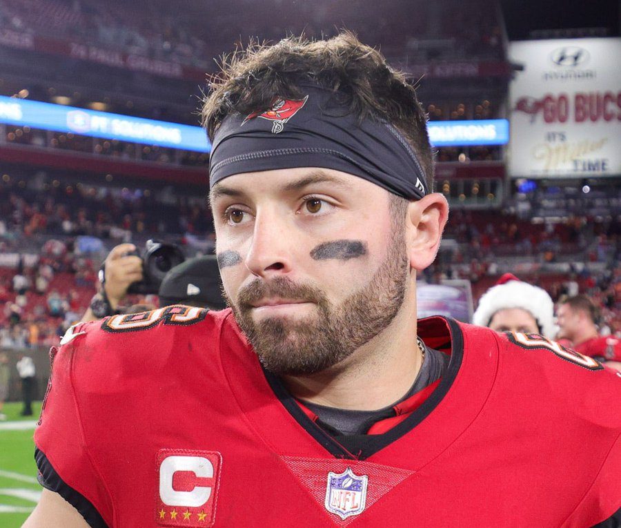 Tampa Bay, Mayfield agree to a 3-year, 100 million dollar contract