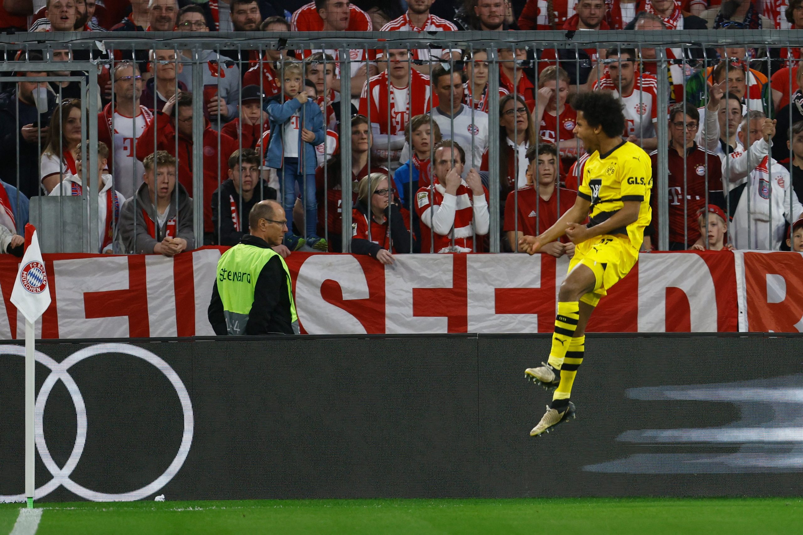 Dortmund shock Bayern Munich 2-0 at Allianz Arena in Der Klassiker