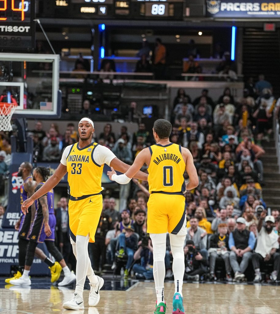 Pacers hold Lakers to 90 points to beat them 109-90