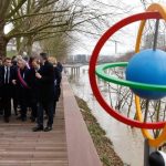 French president promises to swim in Sein over pollution rumors