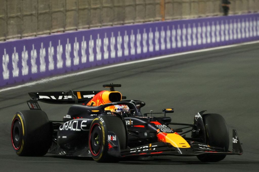 Verstappen ahead of Leclerc before the qualifying in Jeddah 16