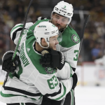 Oettinger saved 32 shots to lift Stars 4-2 over Golden Knights