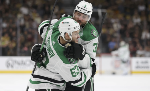 Oettinger saved 32 shots to lift Stars 4-2 over Golden Knights 8