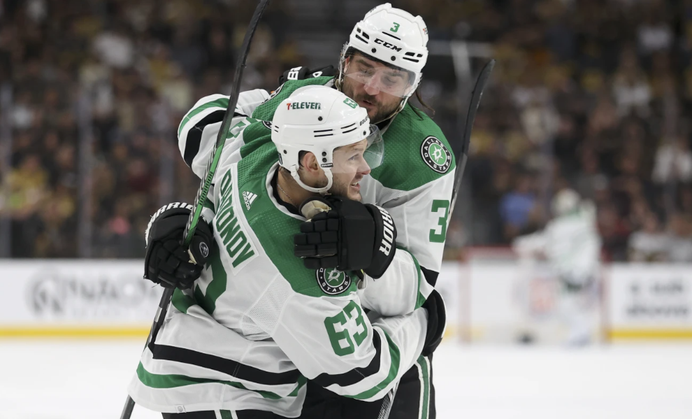 Oettinger saved 32 shots to lift Stars 4-2 over Golden Knights 6