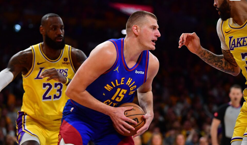 Jokic can't be stopped, Nuggets go 3-0 in Lakers series 12