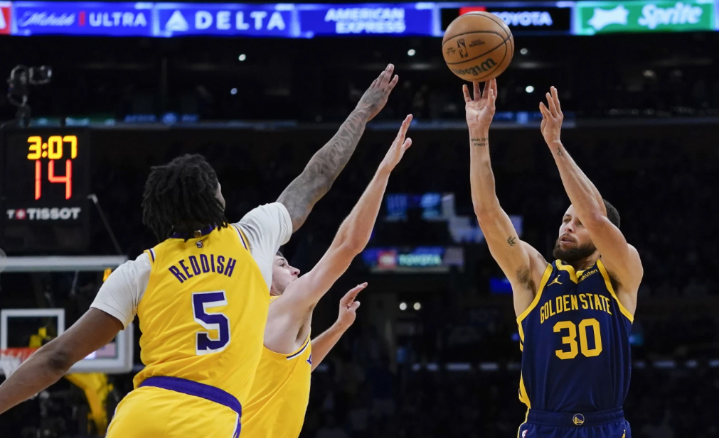 LeBron 33 points not enough as Warriors beat Lakers 134-120