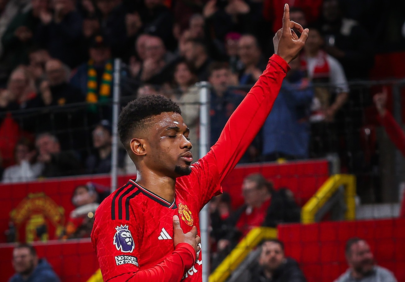 Man United beats Newcastle 3-1 to keep Europe hopes alive