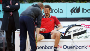 Daniil Medvedev in doubt for French Open with hip injury 2