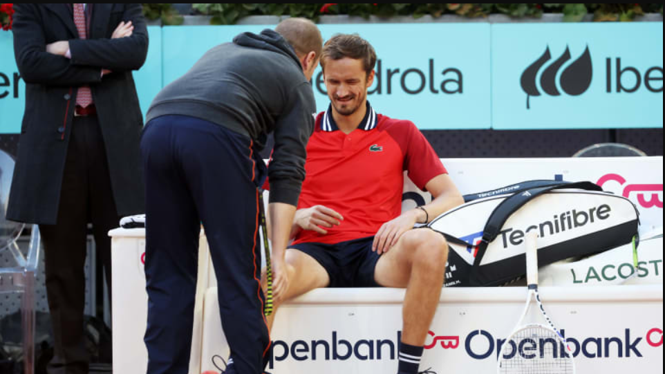Daniil Medvedev in doubt for French Open with hip injury 1