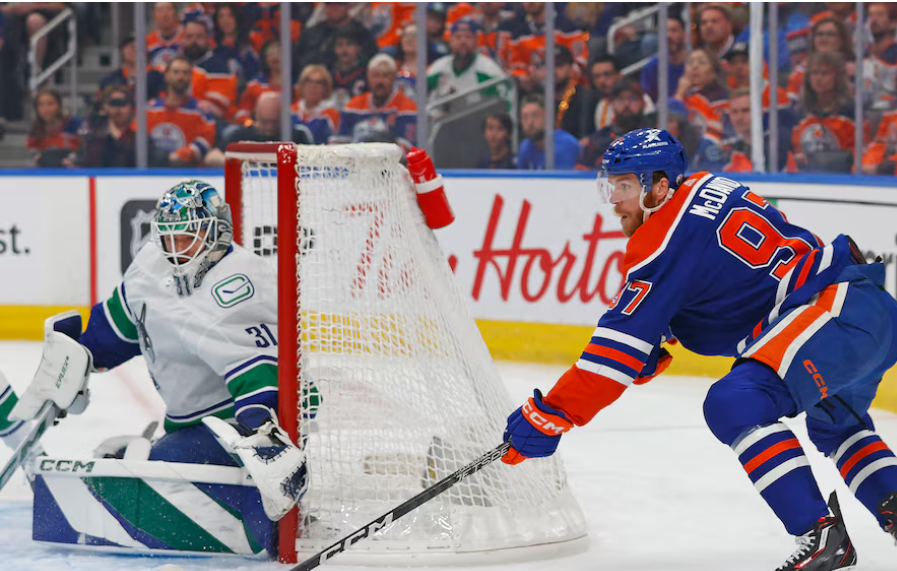 Oilers level series vs. Canucks with last-minute goal from Bouchard 4