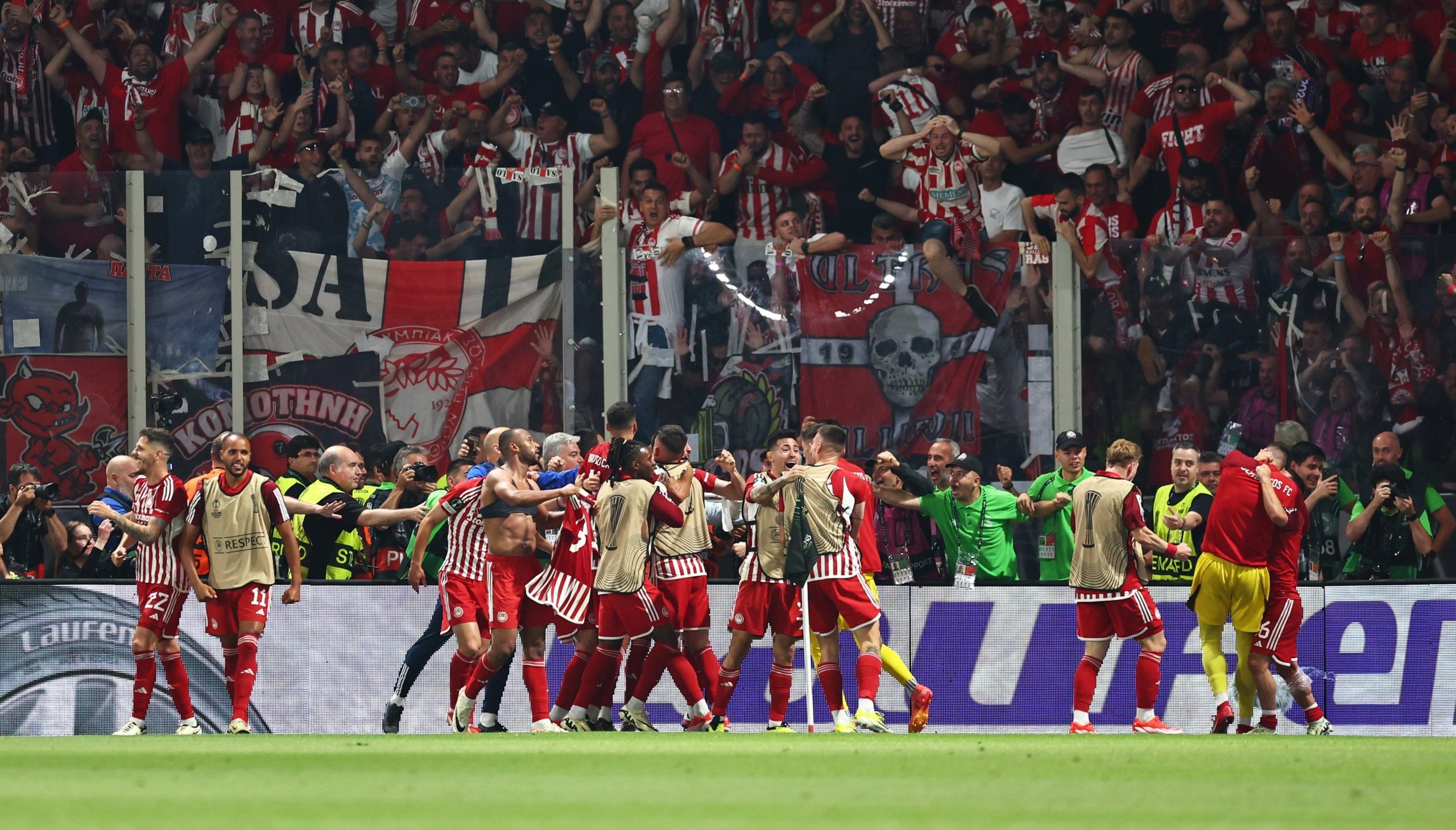 Olympiacos beat Fiorentina after extra time to win UECL
