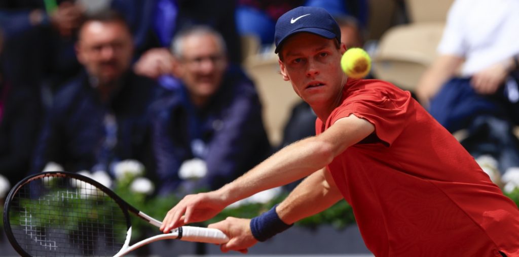 Sinner back in full swing, beating Eubanks to reach French Open R2