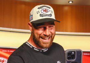 Kelce wasn't going to hold out for contract with Kansas City 4
