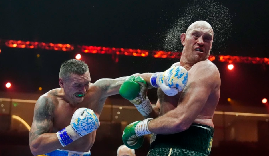 Usyk hands Fury first loss in his career to claim undisputed crown 2