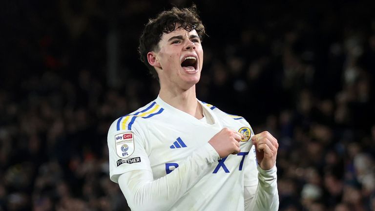 Spurs to offer 40 million pounds for Leeds star Gray 10
