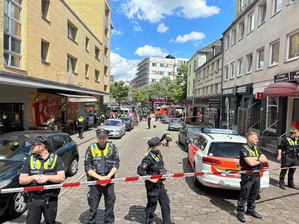 Hamburg police shoot down man with axe ahead of Euros game