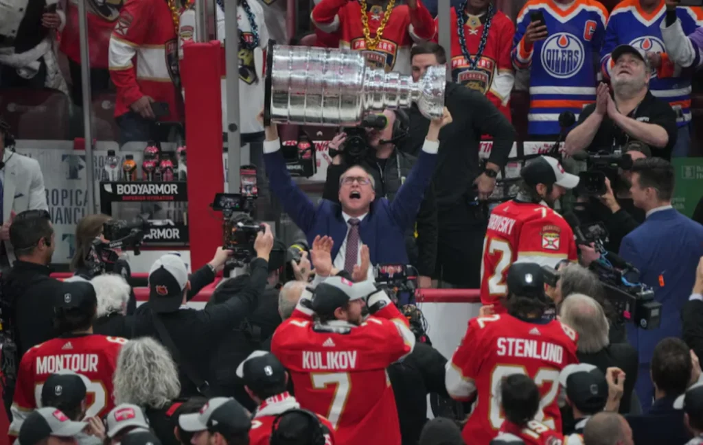 Panthers stop the freefall and lift Stanley Cup in Game 7 4