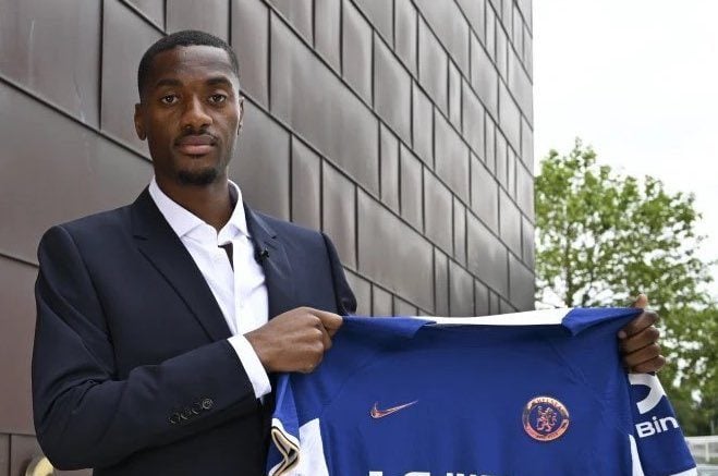 Chelsea ink Fulham defender Adarabioyo