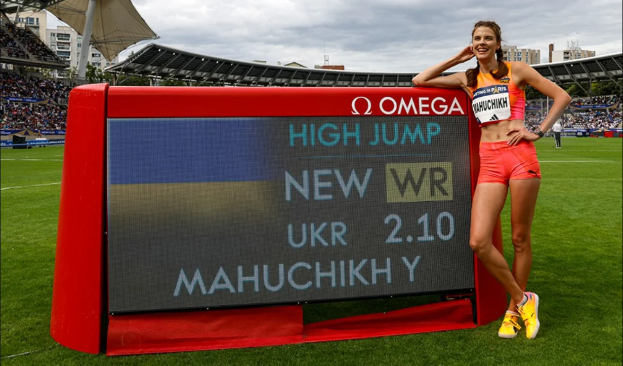 Ukraina’s Yaroslava Mahuchikh breaks women’s high jump world record width=