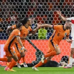 Netherlands come back against Turkey to fly into Euro 1/2-finals