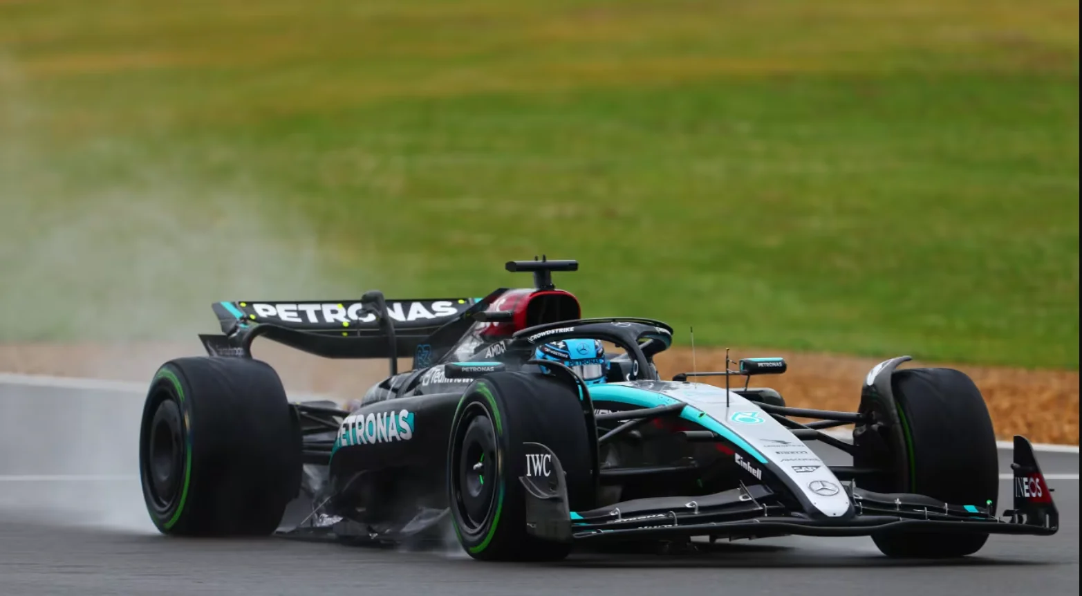 Russell keeps Austria momentum to win Silverstone pole