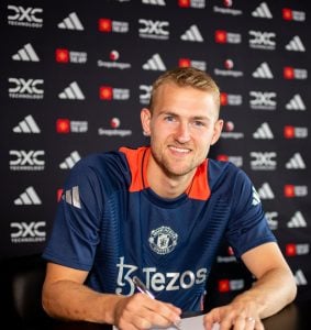 De Ligt and Mazraoui officially join Man United from Bayern 8