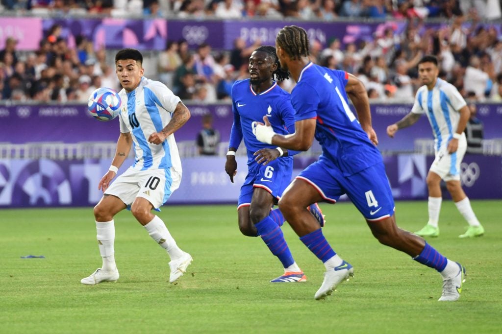 France beats Argentina to reach the 1/2 finals at the home Olympics