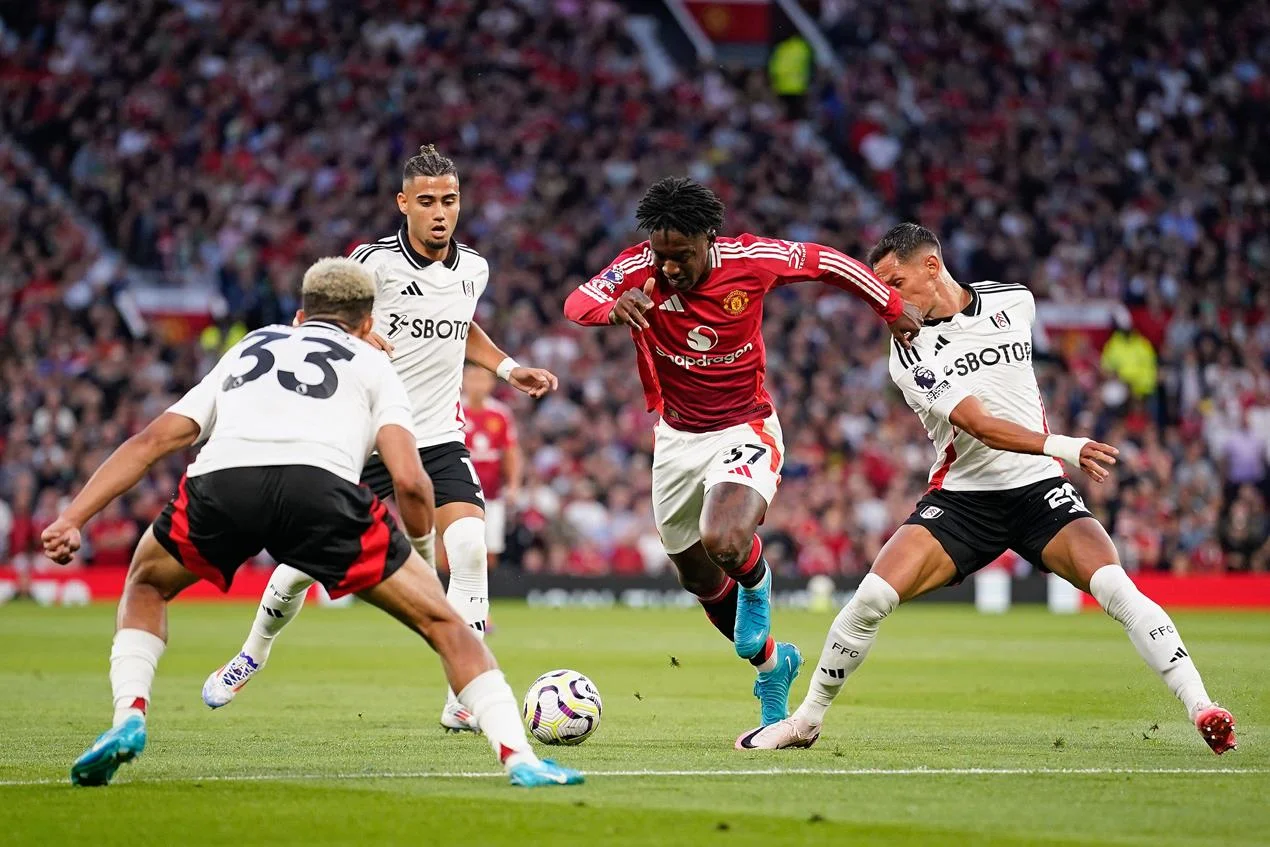 Zirkzee to the rescue, Man Utd kicks off Premier League with a win