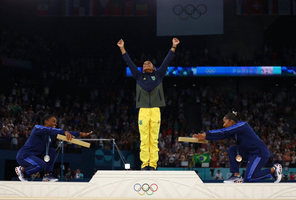 Biles ends Olympics with silver medal in floor exercise 5