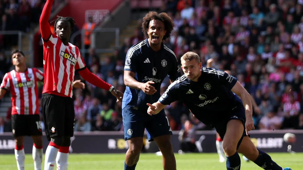 Man United beat Southampton 3-0 at St. Mary's Stadium 2