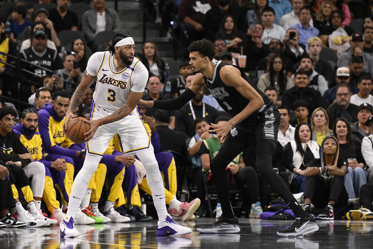 LeBron-Davis show gets Lakers a 120-115 win over Spurs